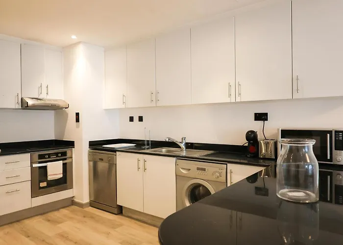 Deluxe 1 Bedroom Apartment - Elite Residence Dubai Marina - Sea View